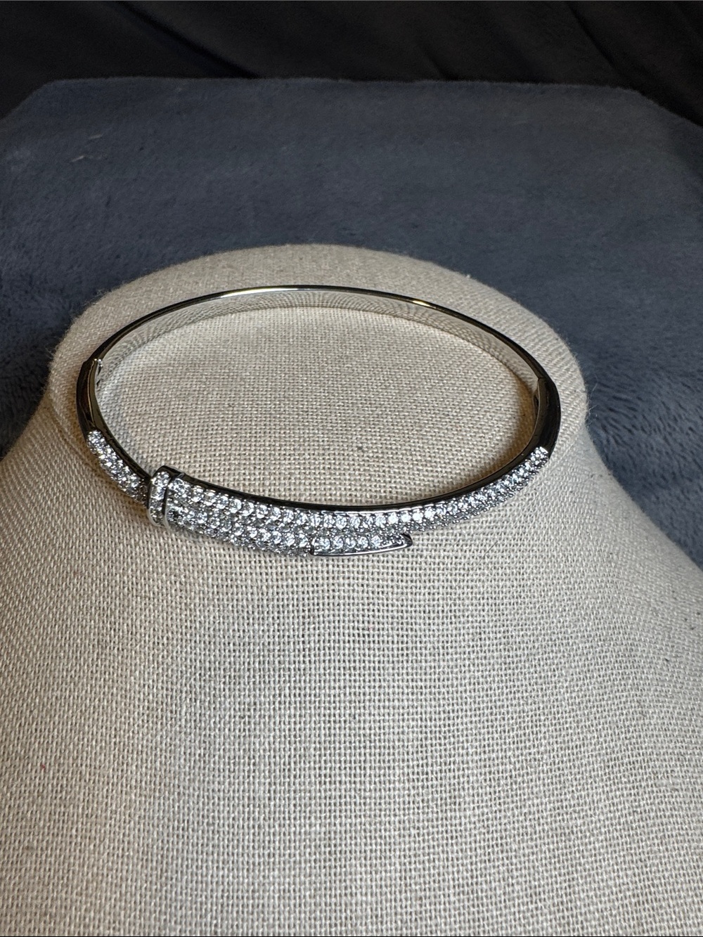 Nail Shaped Fashion Bracelet in Silver Tone
